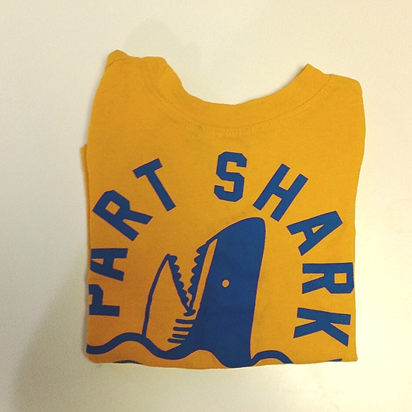 18-24 month Old Navy (Part Shark) T-shirt 🦈 Extremely Soft - Picture 2 of 3